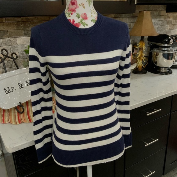 A New Day Long Sleeve Crew Neck Sweater
Navy Blue & White
Size XS - Picture 4 of 8
